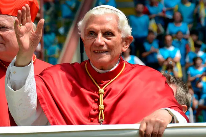 Benedicto XVI: La misericordia nos mueve hacia Dios