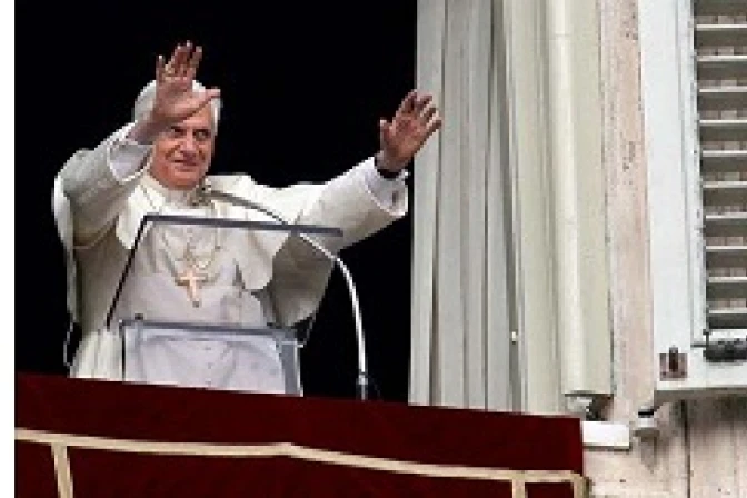 El Papa: Palabra de Dios es roca firme para construir la vida