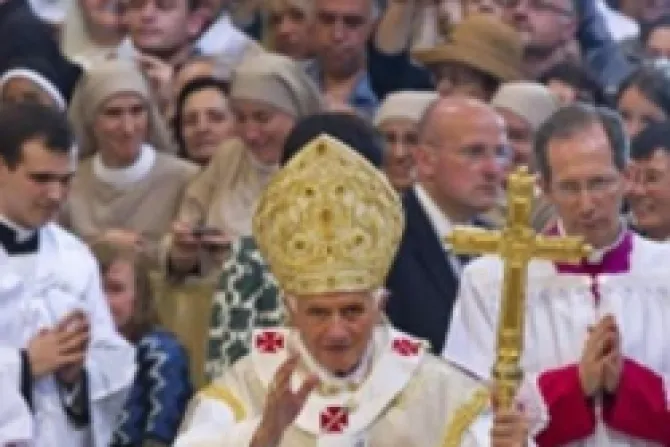 Benedicto XVI explica sentido del pro multis en misa
