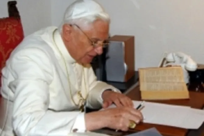 El Papa no descansa en vacaciones y escribe tercer volumen sobre Jesús de nazaret