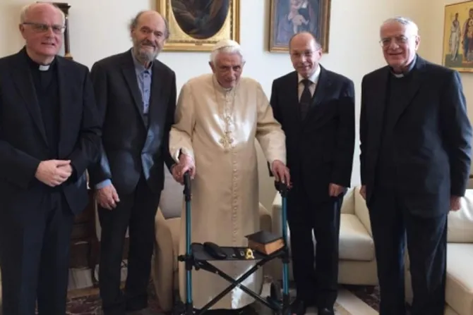 Benedicto XVI recibe a teólogos premiados por su contribución al diálogo fe-razón
