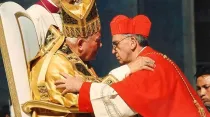 San Juan Pablo II y el Cardenal Jorge Mario Bergoglio.