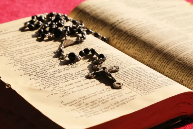 Obispos temen que proyecto de ley criminalice la Biblia y el Catecismo en Escocia