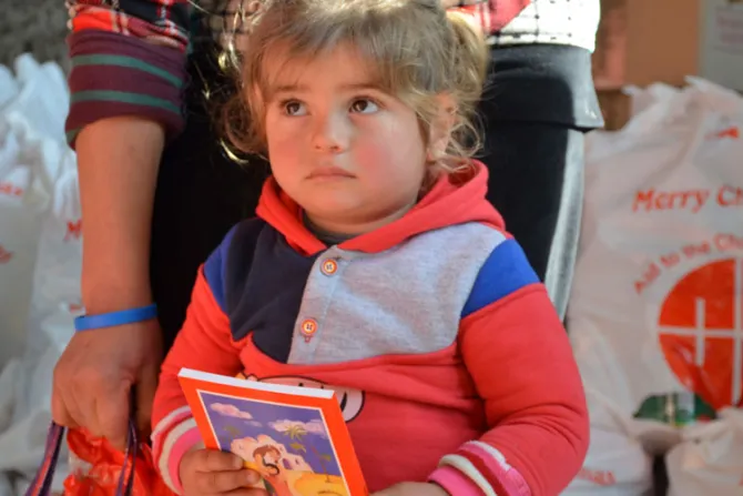 Distribuyen 500 Biblias entre niños refugiados de la isla italiana de Lampedusa