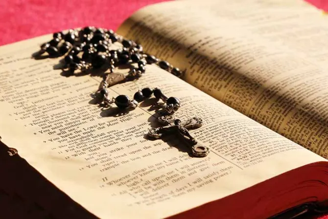 Famoso exorcista Fortea publica libro para ayudar a sacerdotes a rezar el breviario