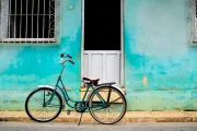 Sacerdote pide ayuda para comprar bicicleta eléctrica ante grave escasez de gasolina en Cuba