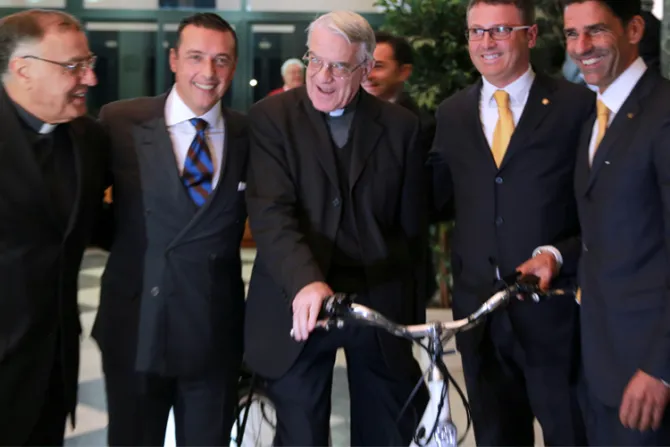 Regalan al Papa diez bicicletas eléctricas que serán usadas por empleados del Vaticano