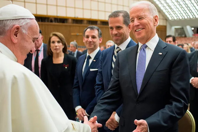 El Papa felicita por teléfono a Biden por victoria electoral, afirma Partido Demócrata