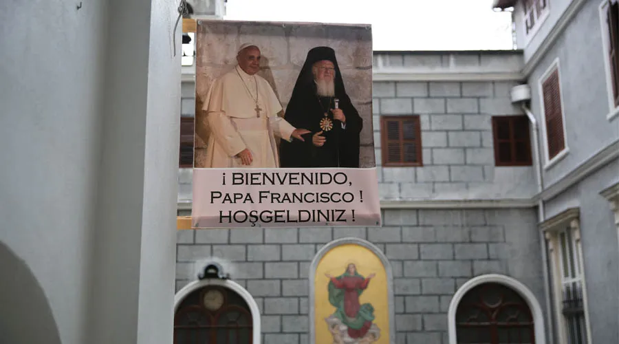 Cartel de bienvenida al Papa Francisco en Turquía. Foto: Daniel Ibáñez?w=200&h=150