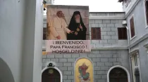 Cartel de bienvenida al Papa Francisco en Turquía. Foto: Daniel Ibáñez