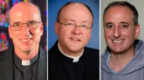 Los obispos auxiliares electos de Chicago: Kevin birmingham, Jeffrey Grob y Robert Lombardo. Crédito: Twitter Archdiocese of Chicago