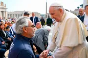 Andrea Bocelli se reencuentra con el Papa Francisco en el Vaticano