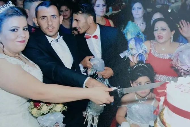 Estas parejas se casaron en medio de la guerra y la miseria en Irak y Siria