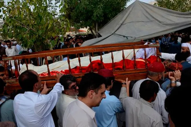 Papa Francisco tras atentado que dejó 70 muertos en Pakistán: Acto brutal de violencia