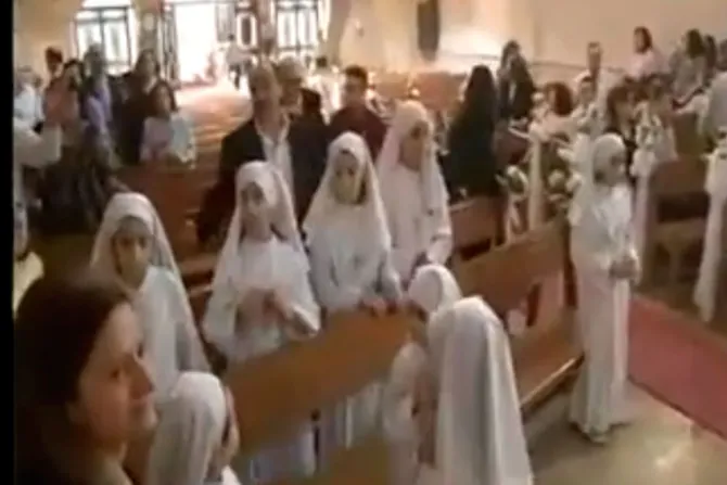 [VIDEO] Explosivo detona durante Primera Comunión en iglesia de Siria