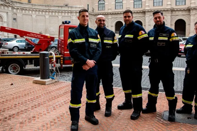 Los bomberos del Vaticano: Así es el trabajo de los “ángeles del fuego” que protegen al Papa  