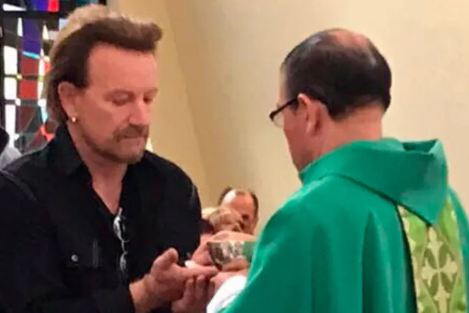 Bono de U2 asistió a Misa y comulgó en Colombia ¿pero es católico?
