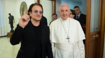 Bono y el Papa Francisco. Foto: Vatican Media 
