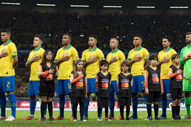 Entrenador de Brasil participa de Misa y agradece a Dios por la final de Copa América