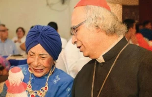 Lilliam Solu00f3rzano y su hijo el Cardenal Leopoldo Brenes. Cru00e9dito: Arquidiu00f3cesis de Managua 