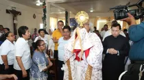 Cardenal Leopoldo Brenes llevando el Santísimo Sacramento / Crédito: Arquidiócesis de Managua