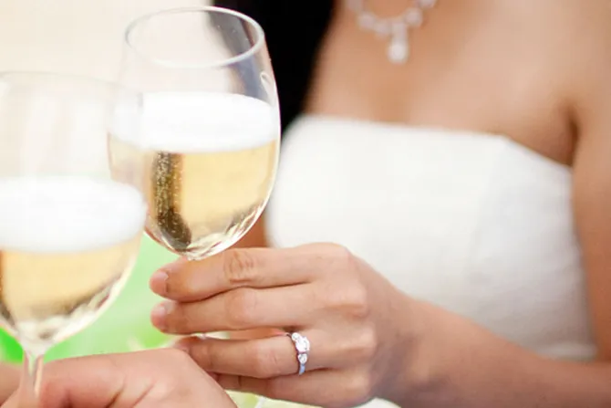 ¿El costo del matrimonio es un impedimento real para casarse?