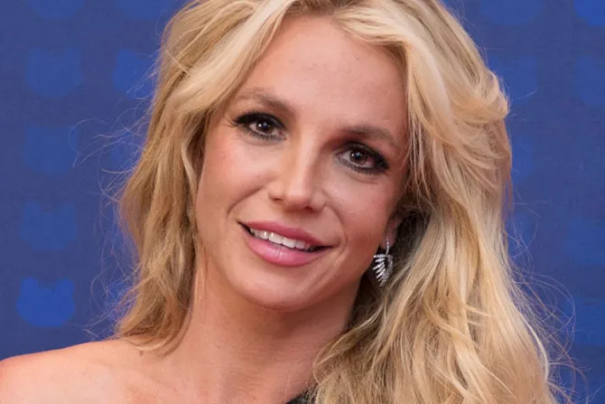 Britney Spears revela a sus fans y al mundo: ¡Regresé de Misa y ahora soy católica!