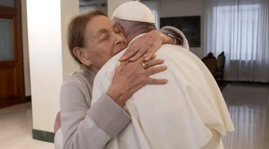 El Papa se reúne con sobreviviente de Auschwitz en el Día de Recordación del Holocausto