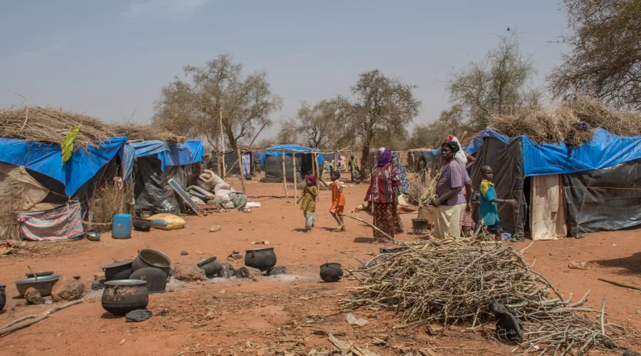 Desplazados internos se aíslan más por el terrorismo que por el COVID19 en Burkina Faso