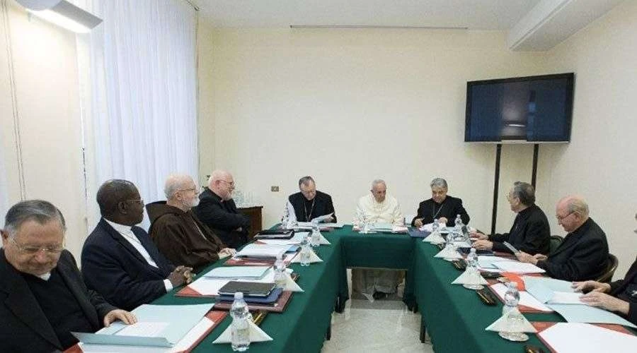 El Papa y el Consejo de Cardenales en una imagen de archivo. Foto: Vatican Media?w=200&h=150