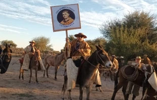 Agrupaciu00f3n Fray Mamerto Esquiu00fa en plena cabalgata. Cru00e9dito: Agrupaciu00f3n Fray Mamerto Esquiu00fa 