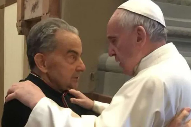 El Papa Francisco lamenta la muerte del Cardenal Caffarra y reza por él