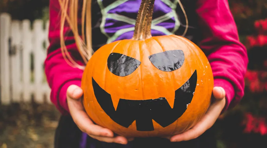 Sacerdote exorcista: El problema de Halloween no está en los disfraces o dulces