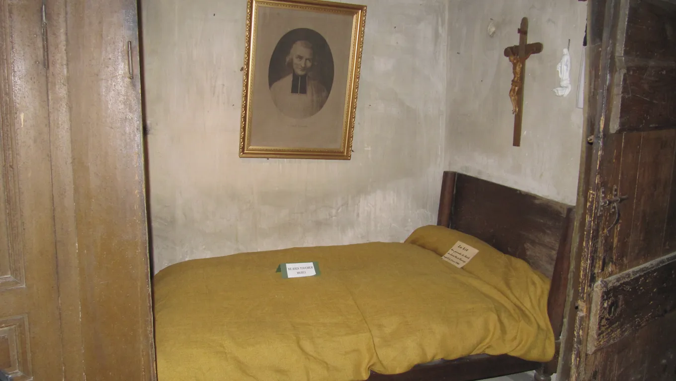 Foto referencial con el dormitorio de la casa natal del Cura de Ars. Crédito: Dominio Público?w=200&h=150