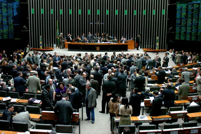 Avanza en Congreso de Brasil el Estatuto para proteger a la familia
