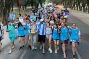 Argentinos honraron a la Virgen con una caminata “celeste y blanca”
