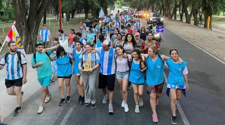 Argentinos honraron a la Virgen con una caminata “celeste y blanca”