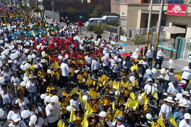 Más de 160 mil personas marchan para defender la vida y la familia en Perú