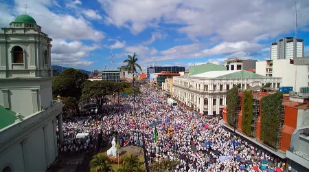 Diario pide perdón por no informar sobre multitudinaria marcha por la vida en Costa Rica