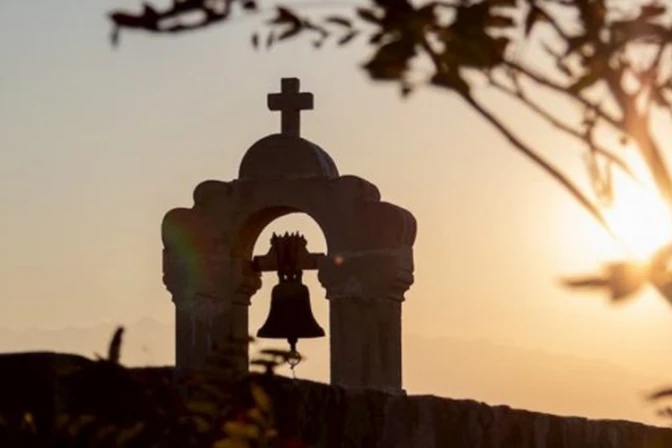 España: Campanas de iglesias sonarán para rezar juntos por fin de fin de coronavirus