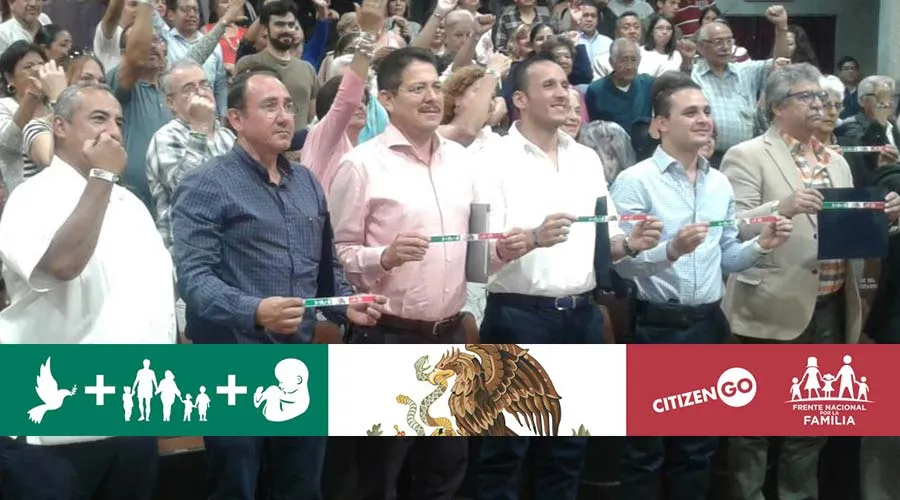 Candidatos mexicanos mostrando la pulsera en defensa de la vida y la familia. Foto: CitizenGO.?w=200&h=150