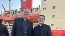 El P. Roverano junto al Obispo Castrense, Mons. Santiago Olivera. Crédito: Obispado Castrense de Argentina
