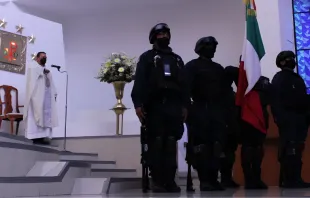 Imagen referencial / Personal del Ejército dentro de iglesia católica. Crédito: Parroquia Personal Castrense en la Ciudad de México. 