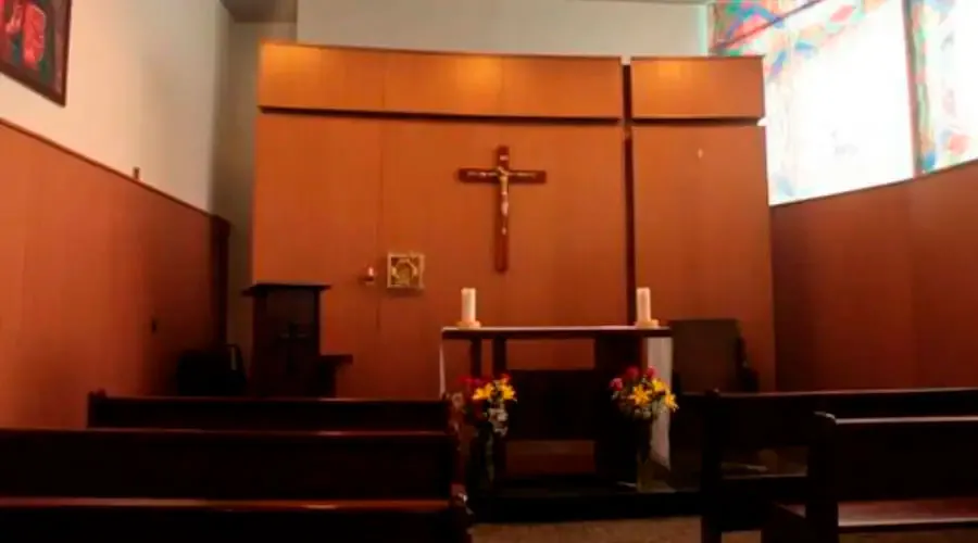 Quienes cerraron capilla de aeropuerto en Colombia darán cuentas a Dios, dice Obispo
