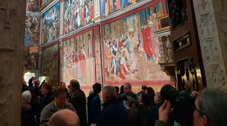 A 500 años de la muerte de Rafael, sus tapices vuelven a exhibirse en la Capilla Sixtina