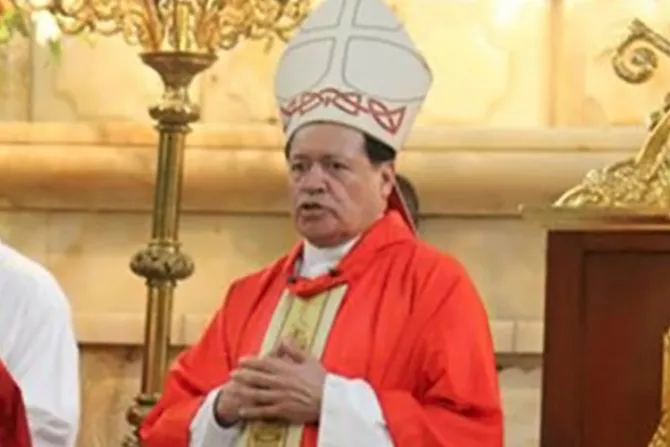 "¡No saquemos a Dios de la familia!" clama Cardenal Rivera