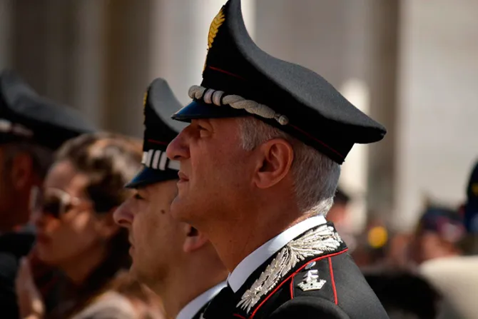 Papa Francisco valora a policías que dan la vida por proteger a los demás