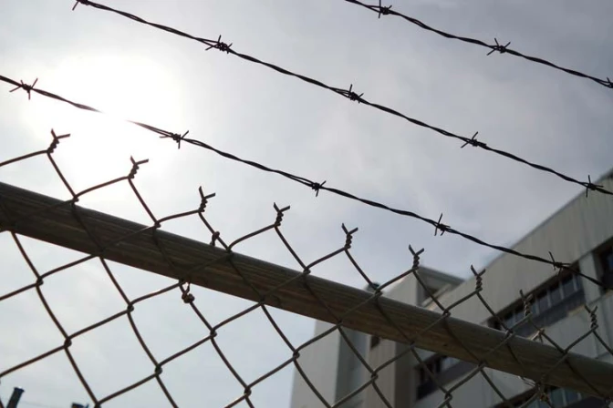 Obispos piden investigar con urgencia hallazgo de fosa común en cárcel venezolana