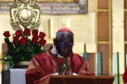 Cardenal Sarah: Ningún sínodo puede inventar el “sacerdocio femenino”