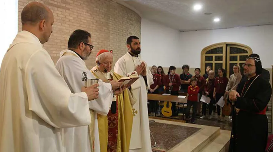 Cardenal Cañizares (centro) durante un momento de la Misa de apertura de la iglesia de San Pablo. Foto: Archivalencia/J.Peiró.